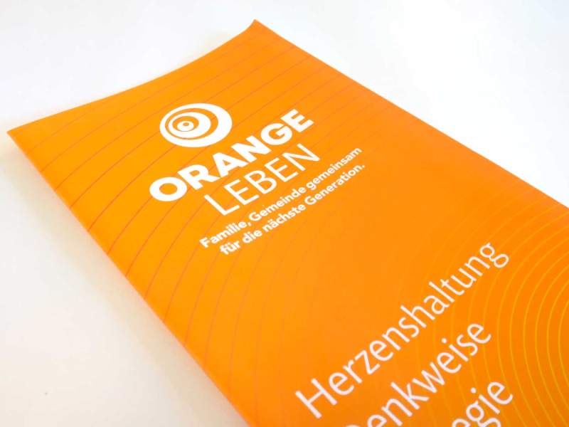 Faltblatt ORANGE LEBEN